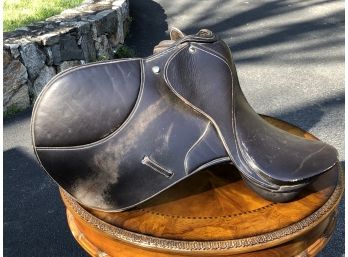 Very Nice Vintage Brown Leather English Riding Saddle - Needs Some Cleaning / Polishing - Nice Piece