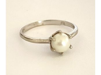 10K White Gold & Pearl Ring
