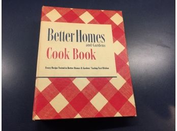 Better Homes And Gardens Cook Book. 20 Illustrated Chapters And Index 5 Ring Hard Cover Book Published In 1951