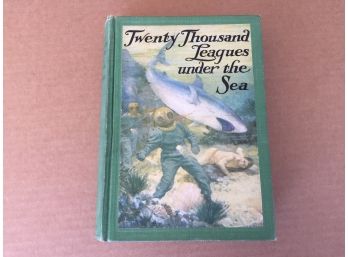 Twenty Thousand Leagues Under The Sea. By Jules Verne. 385 Page Illustrated Hard Cover Book. Published 1932.