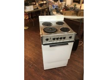 GE Space Saver Electric Stove - Works