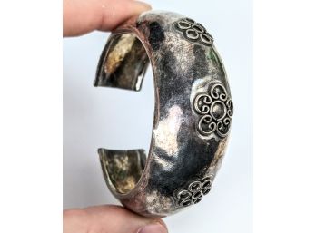 Big And Bold Metal Bracelet With Large Flowers