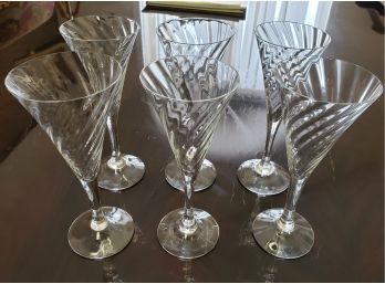 6 Pretty Swirling Wine Glasses