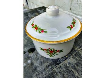 Beautiful Gorham Holiday Covered Serving Casserole Dish/bowl