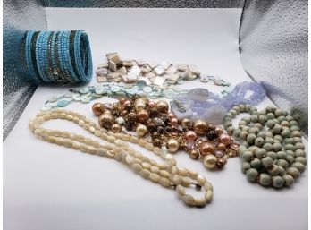 Lot Of Jewelry, Six Necklaces And A Bracelet