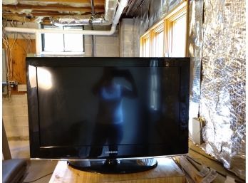 Samsung TV - In Good Working Condition