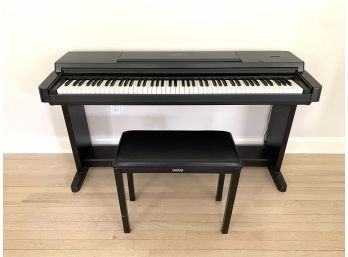 Yamaha Keyboard And Seat (LOC: FFD 1)