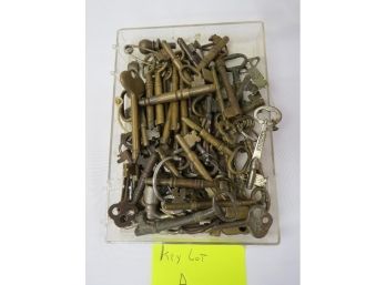 Big Lot Of Antique Skeleton Keys, Cabinet Keys, Lock Keys, Etc...(lot B)