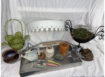 Decorative Items Metal Wall Shelf Cabbage Basket Pottery