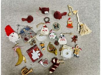 A Collection Of Xmas Items Including Vintage