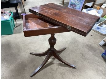 Beautiful Antique Mahogany Game Table - Unfolds To Extend