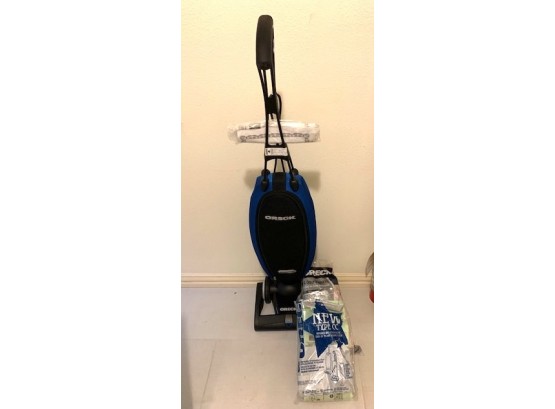 Oreck Magnesium Upright Vacuum And Extra Bags