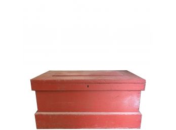 Carpenters Chest With Inside Compartments