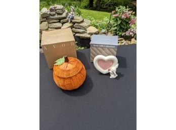 Avon Potpourri Pumpkin And Heart Bunny Frame