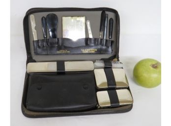 Vintage 1950's-60's Era Sterns, NY Made Mens Zipper Travel Case W/All The Accessories
