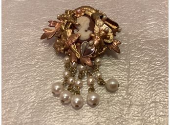 Unsigned Gold Tone Resin Cameo With Simulated Seed Pearls