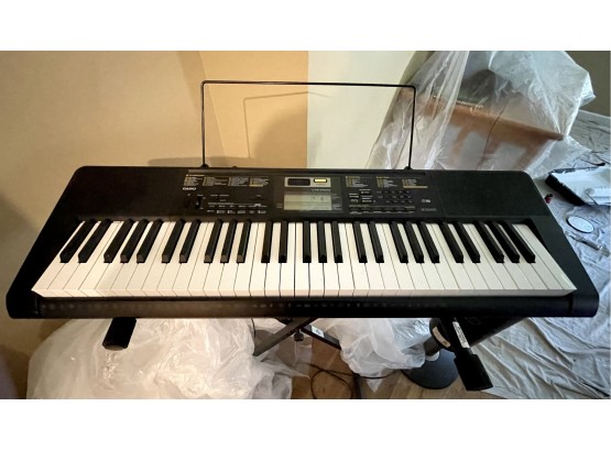 Casio CTK-2400 Music Keyboard W/ Stand 110 Song Bank - 150 Rhythms - 400 Tones - Working