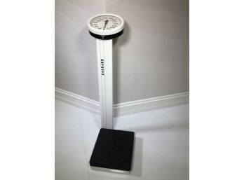 Awesome Vintage Style Bathroom / Floor Style Scale By DETECTO - 300 Pound Capacity - Model 080 - Works Fine !