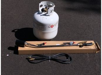 Great Brand New Blow Torch With One Full Propane Cylinder - Great For Weeds - Melting Pipes / Ice ANYTHING !
