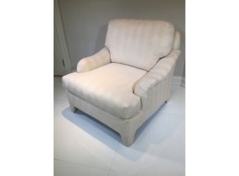Beautiful Oversized SUPER COMFORTABLE Chair - Nice Upholstery - Very Well Made Overall Very Nice Chair !