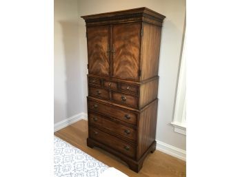 Beautiful HENREDON Tall And Narrow Dressing Cabinet / Media Cabinet - Very Nice Piece - Great Condition