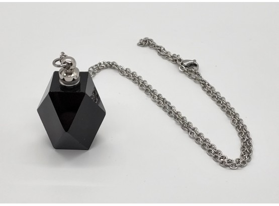 Black Agate Carved Perfume Bottle Pendant Necklace In Stainless