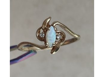 Vintage 10K Gold Diamond And Opal Ring