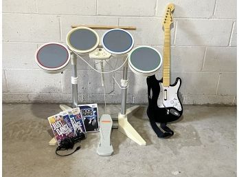 Wii Rock Band Bundle ( Guitar, Drums, Mic & Games )