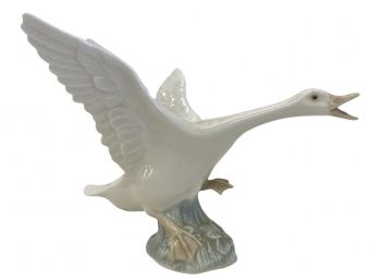 Small Lladro Porcelain Goose