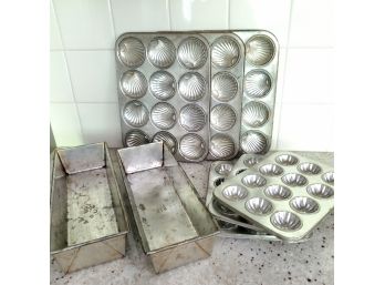 Set Of (8) Vintage Aluminum Baking Tins
