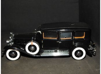 Franklin Mint 1930 V-16 452 Cadillac Imperial Sedan 1/24 Diecast Car