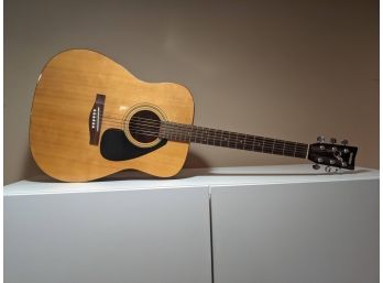 Yamaha F-310P Acoustic Guitar With Case