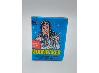 1979 Topps Moonraker James Bond 007 2 Wax Packs Roger Moore