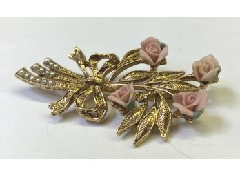 Lovely Gold Toe Pin With Delicate Pink Roses