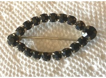 ANTIQUE OVAL PIN With Black Onyx Like Stones