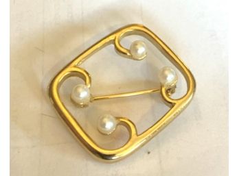 Delicate Gold Tone Pin With Faux Pearls