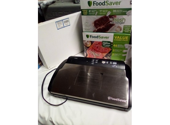 Food Saver # 1 Vacuum Sealing System V2865 With Accessories Of Combo Bags/rolls And Zipper Bags