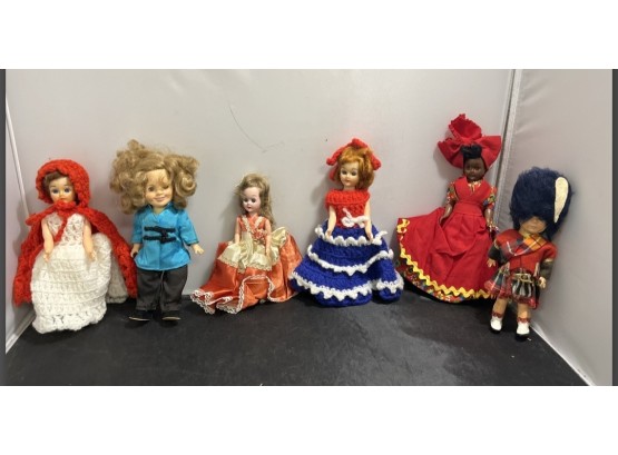 Beautiful Lot Of Vintage International Dolls