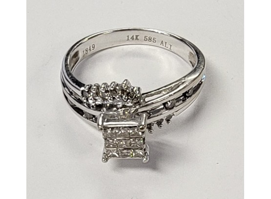 14K WHITE GOLD AND DIAMOND ENGAGEMENT RING INVISABLE SET CENTER W/SIDE STONES IN BAND
