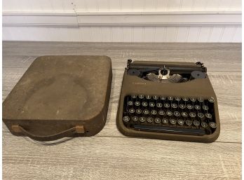 Corona Zephyer Typewriter In Case