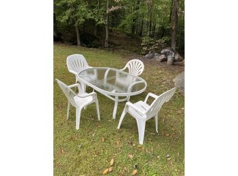 Winston Patio Table With 6 Plastic Chairs. 36.6x41.75x27.5