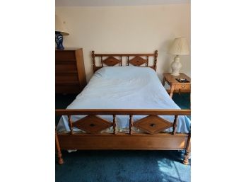 Vintage Wood Full Size Bed Frame 57x80in