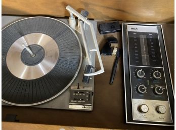 RCA Stereo Record Player Tuner Model VMT25S 39x27x16 Radio Tunes Good, Platter Spins Plays Lps Read Below