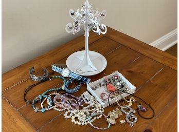 A Great Kids Jewelry Collection With Stand
