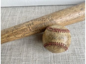 Authentic Vintage Louisville Slugger Bat And Signed Baseball By Tom Seaver Of The Mets