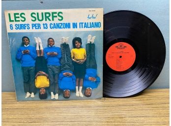 LES SURFS. 6 SURFS PER 13 CANZONI IN ITALIANO On Disques Festival Records. Italian Import LP Record.