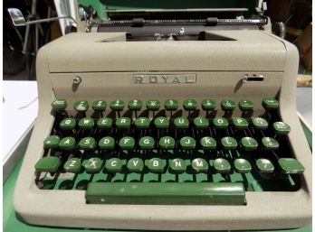 Vintage Royal Aristocrat Typewriter With Case