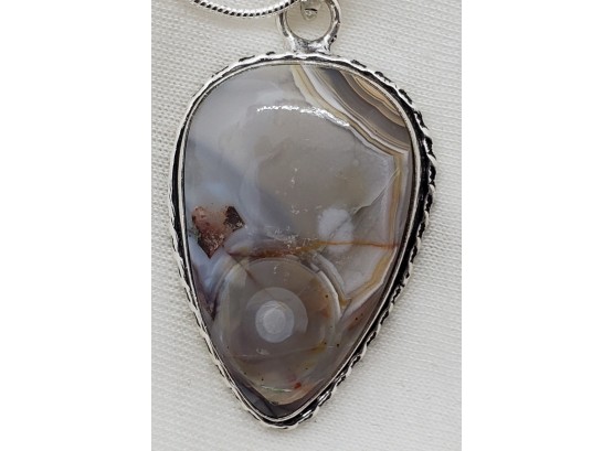 18' Silver Plated Necklace With Beautiful Natural White Crazy Lace Agate~ 1 1/4'