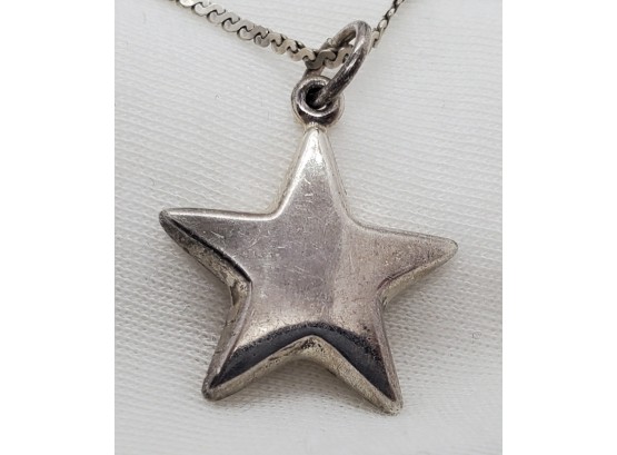 16' Sterling Silver Necklace With A 3/4' Star ~ Made In Italy ~ 4.00 Grams
