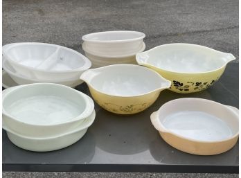 Vintage Pyrex, Glassbake And More Serving/Baking Pieces